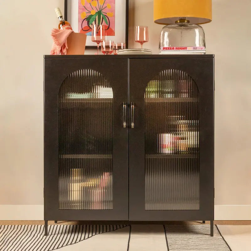 Meuble bas en métal avec 2 portes vitrées cintrées
